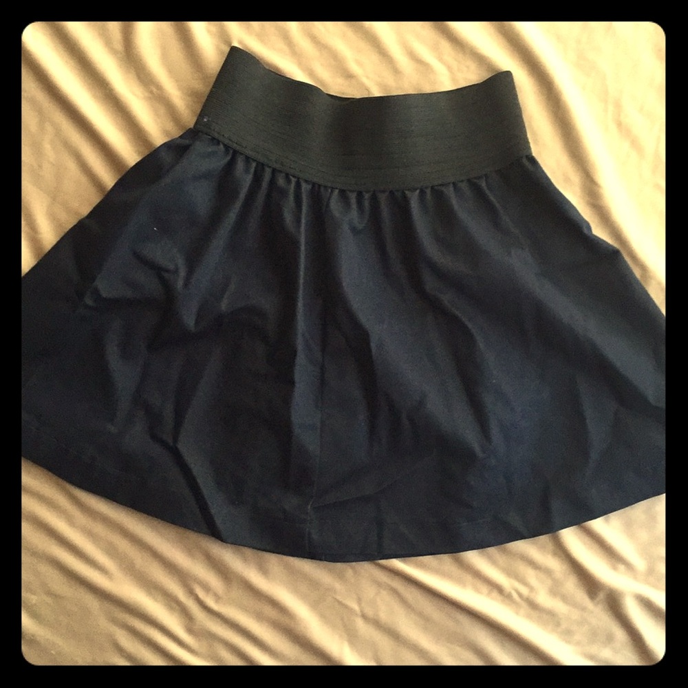 Simple navy mini skirt with elastic waist.